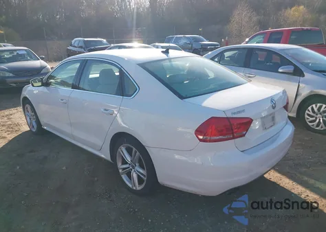 2014 Volkswagen Passat 1.8T Se z USA, uszkodzony, nr VIN 1VWBS7A34EC053176